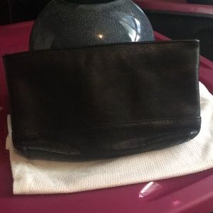 ILI New York black leather case